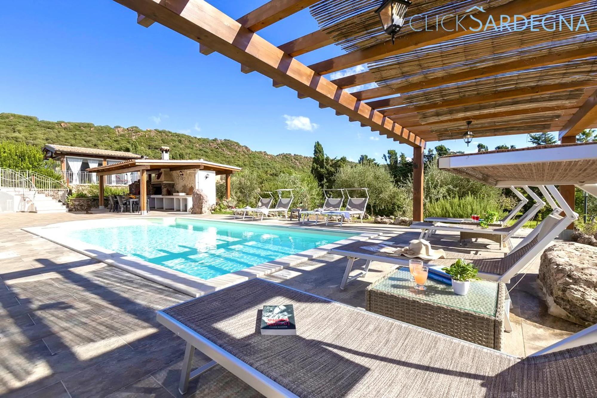 Mirti Indipendente Con Piscina Per 8 Persone *